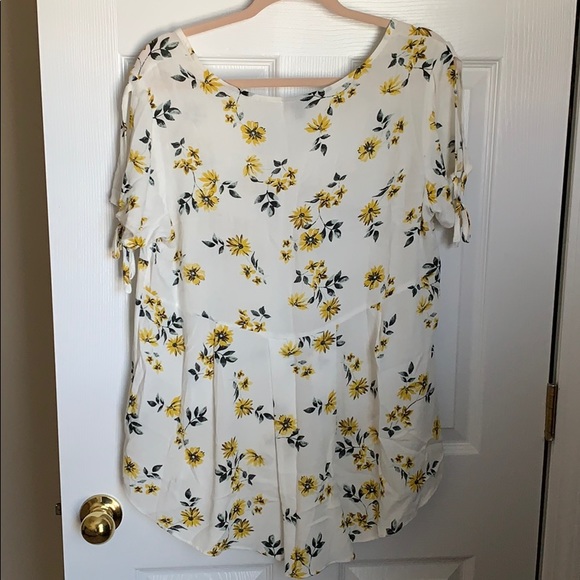 Torrid Floral Blouse - Picture 2 of 5